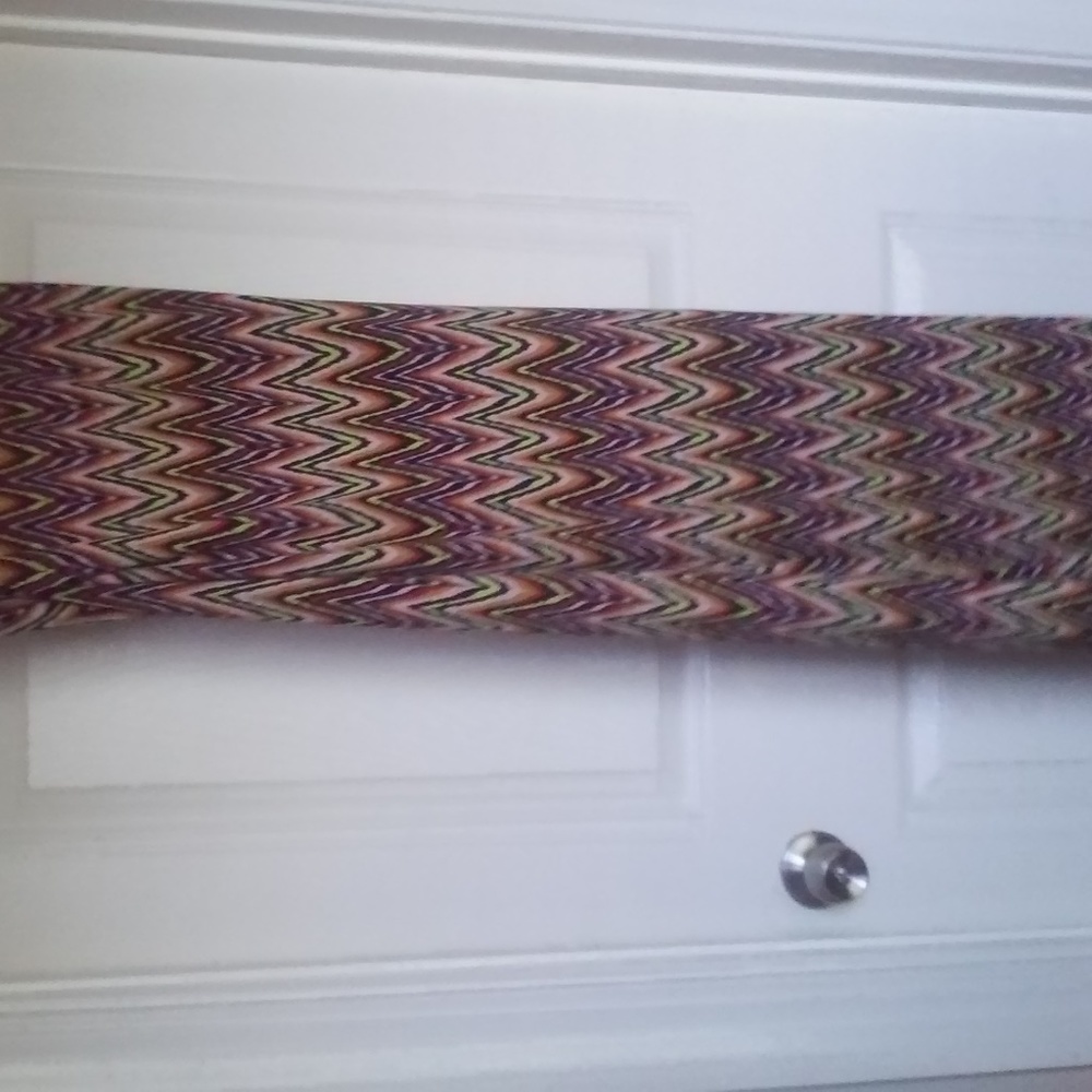 MULTICOLOR MAXI DRESS W/RIGHT LEG SPLIT